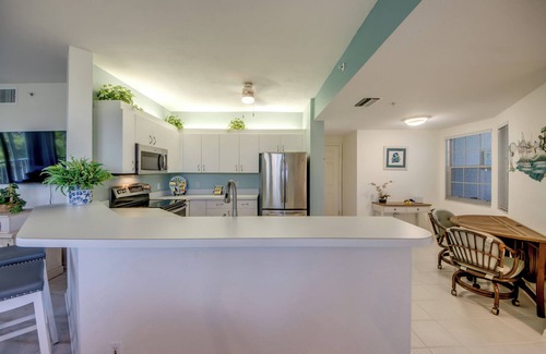 South Island Condo | South-end 2-bedroom FMB condo across the street from the beach