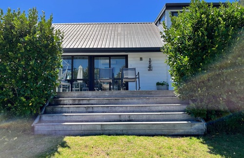 Pauanui House | South End modern beach house - close to beach & mountain.