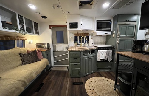 Southeast Eugene House | South Eugene Private Remodeled Camper Tiny Home!