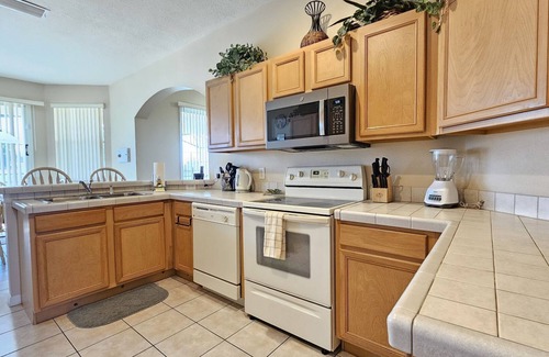 Calabay Parc House | South face Private spa and pool, game room, WiFi, washer/dryer, 11 miles to Disney
