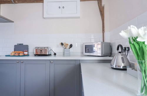 Sibton Cottage | SOUTH GRANGE HOUSE - SLEEP 16, pet friendly, with hot tub in Sibton