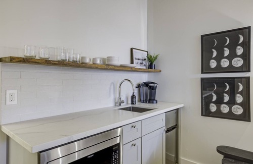 Lakeside Park Apartment | South Lake Chalet #7-New Boutique Suite-Minutes to Heavenly & Lake Tahoe