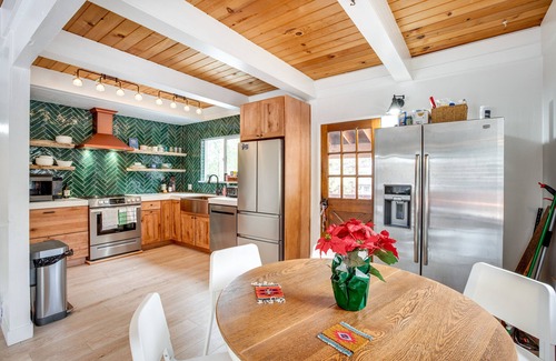 Pioneer Trail House | South Lake Tahoe Vacation Home w/Private Hot Tub!