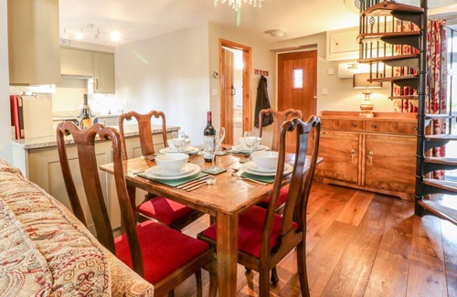 Pulham Cottage | SOUTH LODGE, with open fire in Hazelbury Bryan