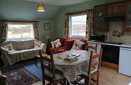 Biggar Cottage | South Lodge - sleeps 4 guests in 2 bedrooms