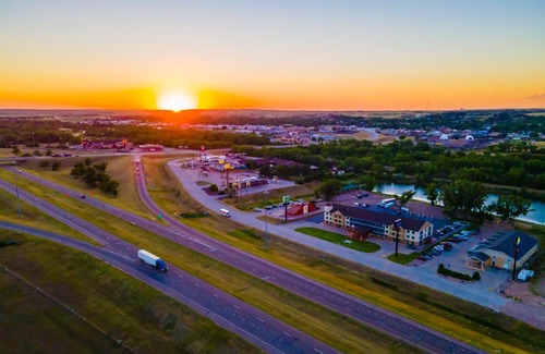 Ogallala Hotel | South Platte Cabins & Kennels
