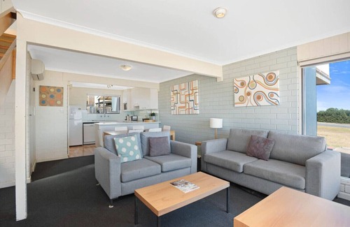 Port Elliot House | South Seas 1, Beachfront Villa , Walk everywhere