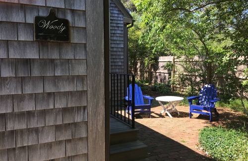 Nantucket Town House | South Shore Central -7 minutes to beach on bikes!