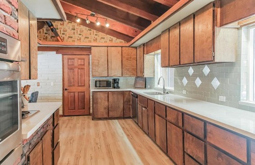 Lower Kingsbury House | South Tahoe Rustic Home! Sleeps Over 10! home