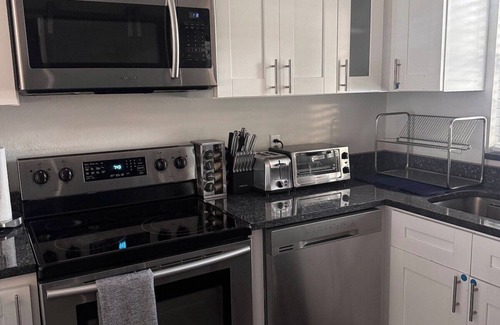 North Hyde Park House | South Tampa Home+Pet Friendly+Office +Parking