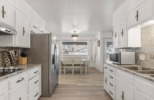 South Tulsa House | South Tulsa 5 Bedroom & 8 Beds | Luxury | 2 King Suites