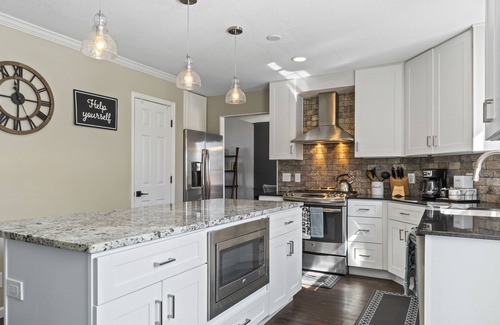 South Tulsa House | South Tulsa Gem: 3 bed/2.5 bath with firepit