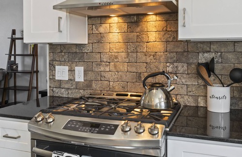 South Tulsa House | South Tulsa Gem: 3 bed/2.5 bath with firepit