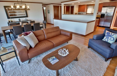 Clinton House | South Whidbey canal front, Indoor sauna, jacuzzi; community beach, kayaks!