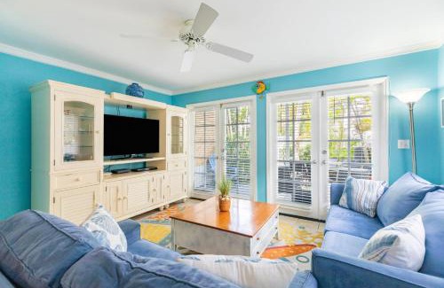 Bahama Village House | Southard Getaway by AvantStay w Covered Patio Great Location Shared Pool Week Long Stays