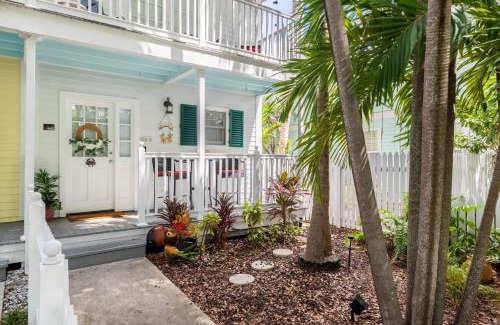 Bahama Village House | Southard Getaway by AvantStay w Covered Patio Great Location Shared Pool Week Long Stays