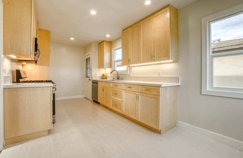 Harbor Gateway South House | Southbaysunshine coastal cottage by beach