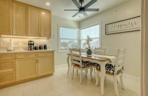 Harbor Gateway South House | Southbaysunshine coastal cottage by beach