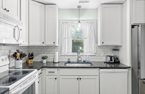 Ogden House | Southern Azalea Villa~ Family/Remote Work Friendly