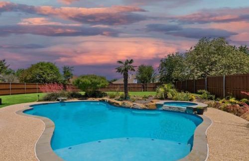Rockwall House | Southern Charm & Luxury Living - BBQ & Pool