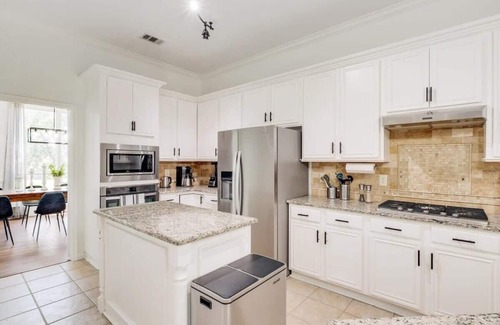 Rockwall House | Southern Charm & Luxury Living - BBQ & Pool