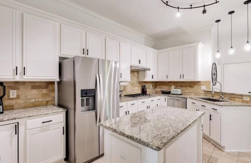Rockwall House | Southern Charm & Luxury Living - BBQ & Pool