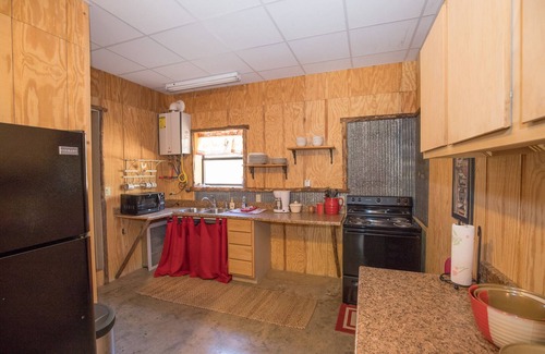 Murfreesboro Cabin | Southern Comfort Cabin- minutes from the river and the lake!