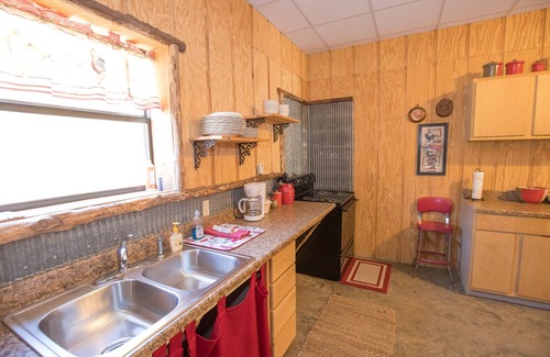 Murfreesboro Cabin | Southern Comfort Cabin- minutes from the river and the lake!