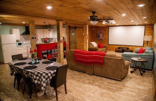 Scottsboro House | Southern Comfort Retreat with a private hot tub!