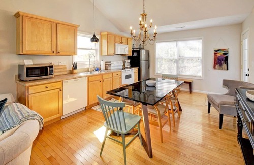 Taylorsville House | Southern Lights 56- Brand NEW hot tub and deck!