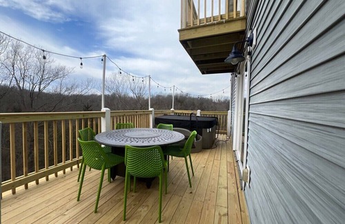 Taylorsville House | Southern Lights 56- Brand NEW hot tub and deck!