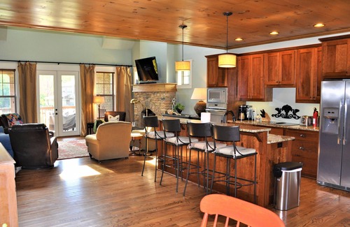 Water's Edge Cottage | Southern Living Cottage on Lake Chatuge 100+ 5 Star Reviews