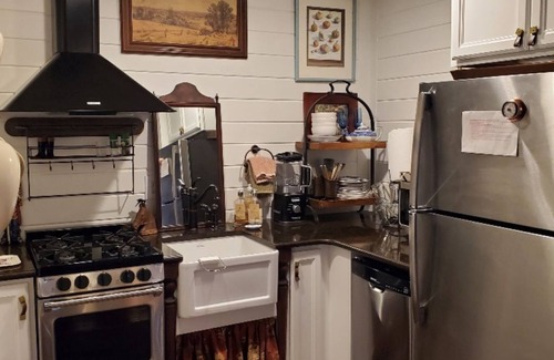Mount Meigs House | Southern Luxury Carriage House with Lakefront View By Villa Real Escapes
