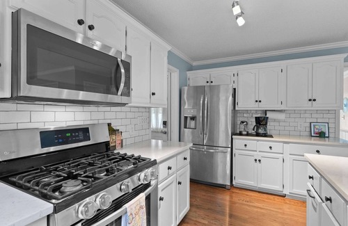 Easley House | Southern Sunshine Retreat