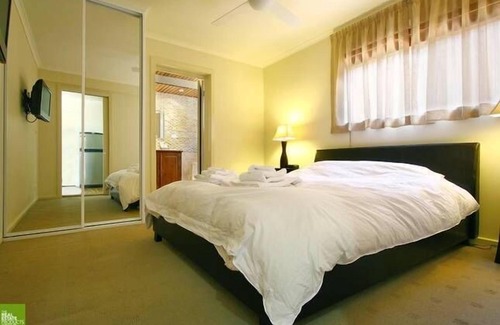 Bulli House | Southview - Boutique Guest House (Garden Suite)
