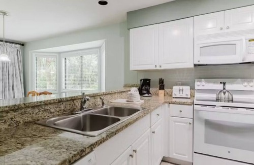 Shipyard Plantation House | Southwind II | 1 King Bed | Near Hilton Head Shipyard