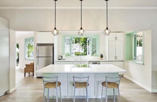 Mullins Beach House | Southwinds Beach House is a 3 bedroom with exquisite sea views