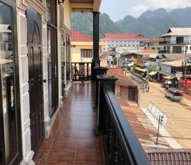 Vang Vieng House | Soutjai Guesthouse & Restaurant