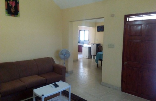 Petionville Apartment | Souvenir House: 24h elect, AC, Wifi, Tv cable, Security agents