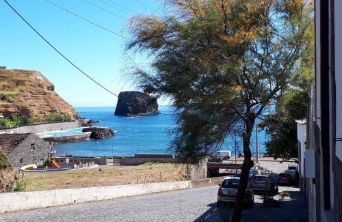 Porto da Cruz House | Souza Beach Apartment - Porto da Cruz - Studio & Suite