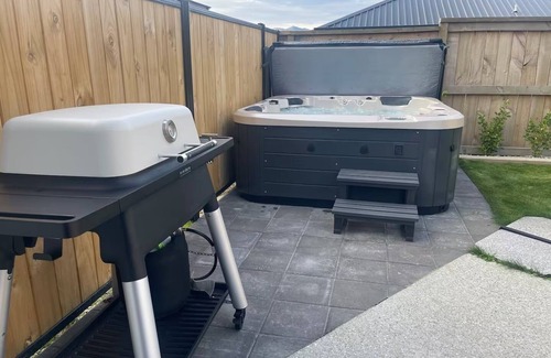 Kawarau Falls Apartment | Spa apartment in Queenstown