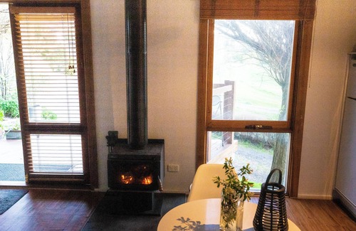 Daylesford Cottage | Spa! Fireplace! Bush views! Walking distance to Daylesford. nThe perfect getaway