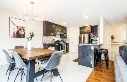 Southeast Edmonton Villa | Spa Oasis Home - Hot Tub - King Bed - BBQ - Garage - Pets!