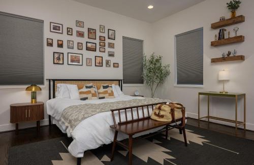 Riverside Terrace House | Space City - Prof Design, Game Room, King Bd