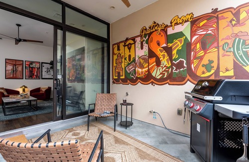 Riverside Terrace House | Space City - Prof. Design, Game Room, King BD