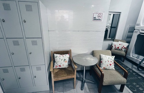 Matzleinsdorf Apartment | Space One Vienna - Sleeps 8 - Affordable & Central