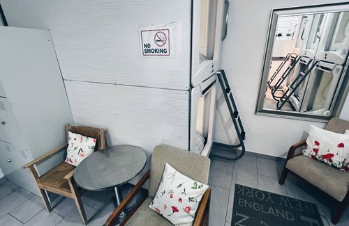 Matzleinsdorf Apartment | Space One Vienna - Sleeps 8 - Affordable & Central