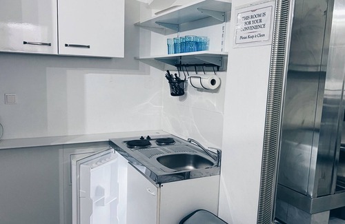 Matzleinsdorf Apartment | Space One Vienna - Sleeps 7 - Affordable & Central