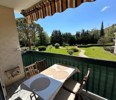 Villeneuve-Loubet Apartment | Spacieux 2 chambres 65m2 climatisé au village médiéval entre Nice et Antibes