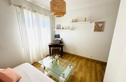 Villeneuve-Loubet Apartment | Spacieux 2 chambres 65m2 climatisé au village médiéval entre Nice et Antibes